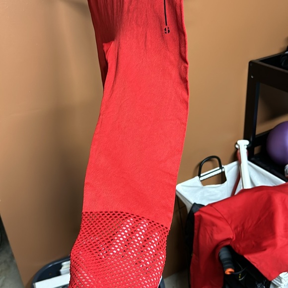 Two piece casual/ fitness outfit - Picture 10 of 11